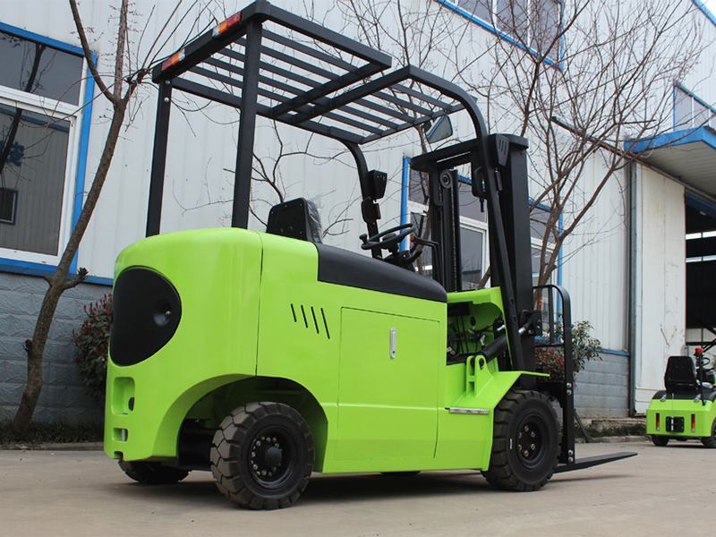 電動(dòng)叉車vs內(nèi)燃叉車：五大場(chǎng)景下的最優(yōu)選擇指南